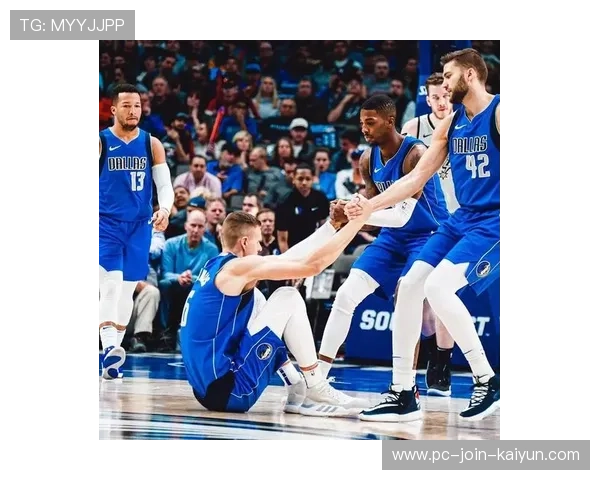 东契奇背身脚步变化细致,达拉斯持续保持得分